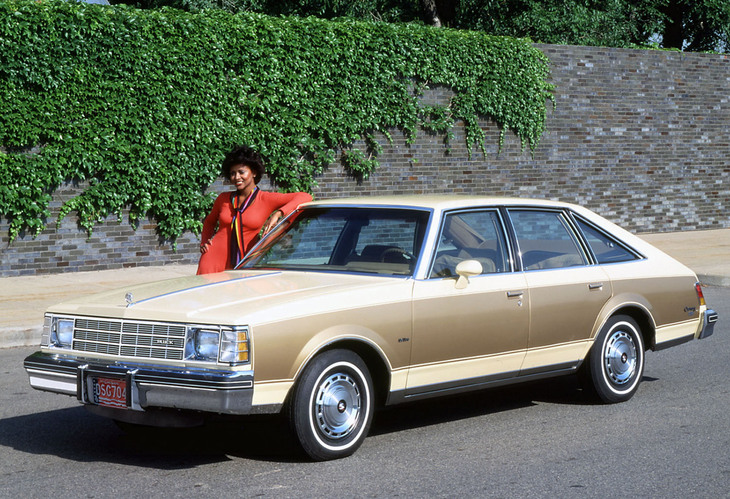 1978年「ビュイック・センチュリー」。インターミディエイト（中間サイズ）級としては珍しくファストバックを採用したが、不評で2年後にはノッチバックに変更された。