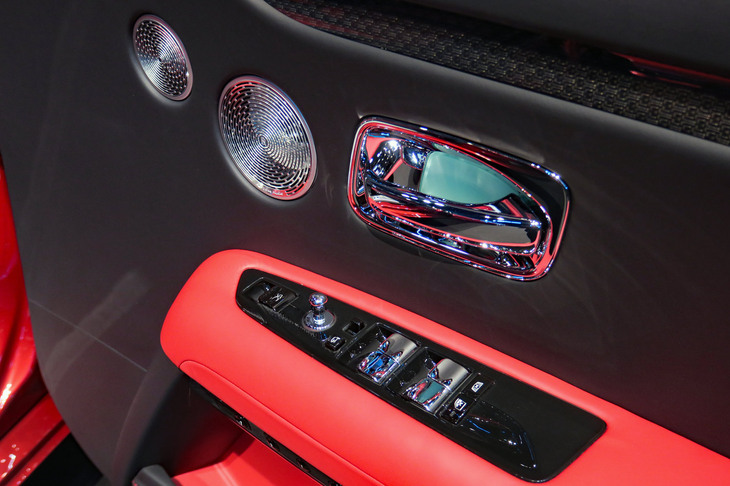 ロールス・ロイス・ブラックバッジ・ゴースト（フロントドアコンソール）