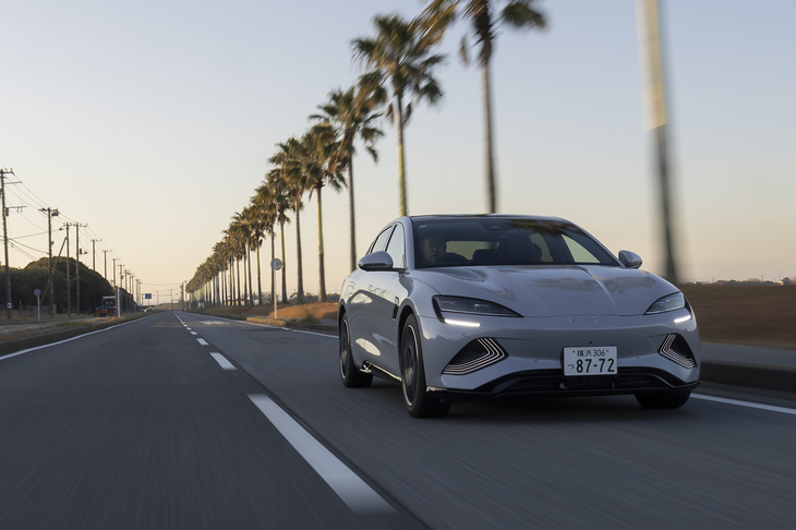 駆動用リン酸鉄リチウムイオンバッテリーの容量は82.56kWh。「シールAWD」の一充電走行距離（WLTCモード）は575km。