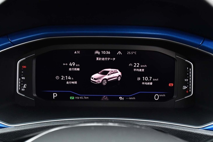 「デジタルコックピットプロ」と呼ばれるデジタルメータークラスターは全グレード共通のアイテム。オーソドックスな円形メーターのほか、燃費データやカーナビの地図を大きく表示できる。
