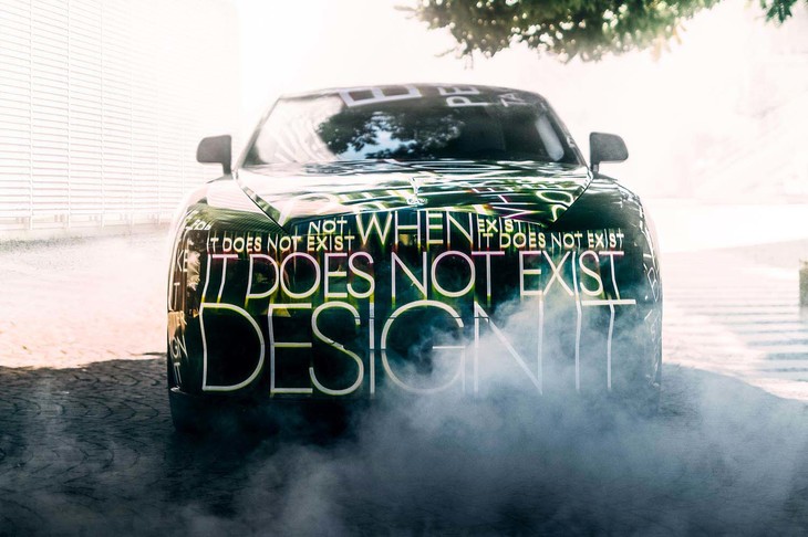 「スペクター」という車名は、幽霊や亡霊を意味する。現実に世に現れたのち、このハイエンドブランドに何をもたらすのか興味深いところだ。