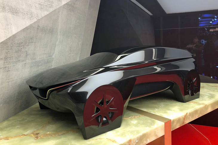 将来的にラゴンダブランドから登場する予定の、新型SUVのデザインモックアップ。