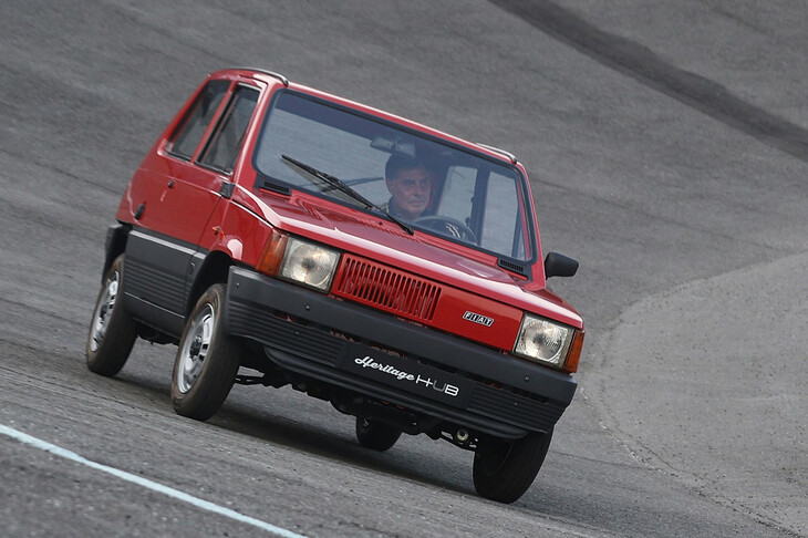 初代「フィアット・パンダ」の前期型。発表当日、リンゴットの旧屋上テストコースにて。