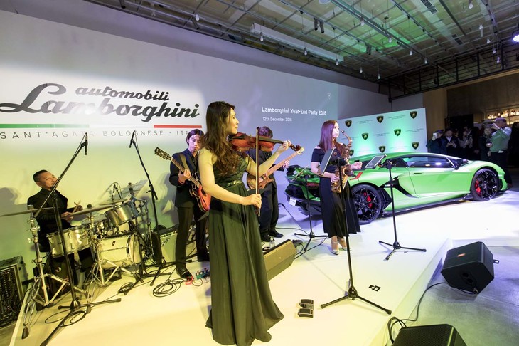 ジャズのライブ演奏の様子。