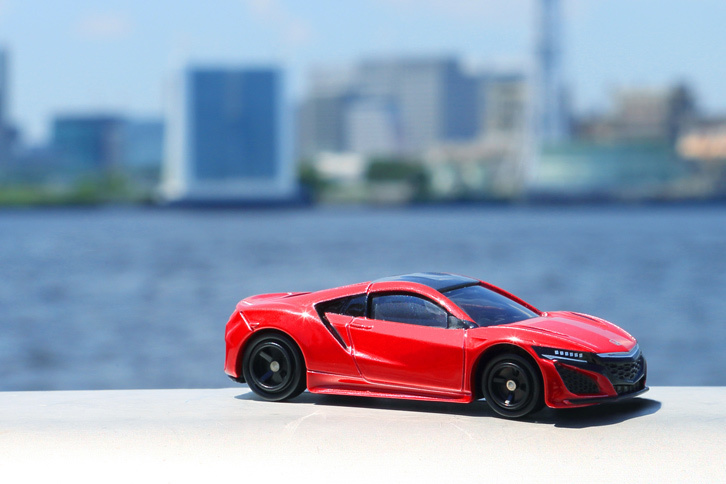 現行型「NSX」の価格は2370万円。これは従来型NSX（1990年当時）のおよそ3倍である。（写真＝荒川正幸）