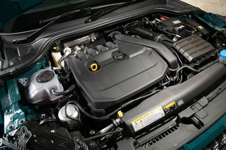 最高出力150PS、最大トルク250N・mを発生する1.5リッター直4ターボエンジン。燃費性能向上のため、気筒休止システムが搭載されている。