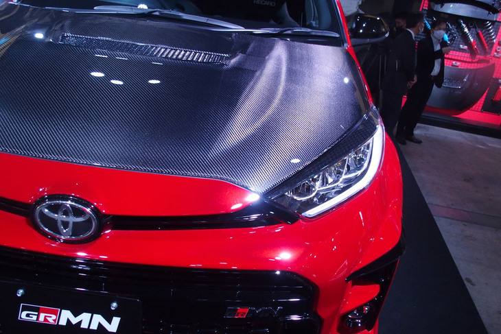 GRMNヤリス“ラリーパッケージ”（ボンネット）