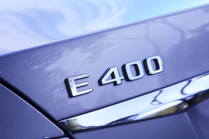 新型「E400」は、ハイブリッド車だった先代モデルと異なり、純粋なガソリンエンジン車となっている。