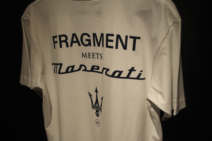 「マセラティ・ギブリ オペラネラ」発表会場の様子（コラボレーションアイテム）。