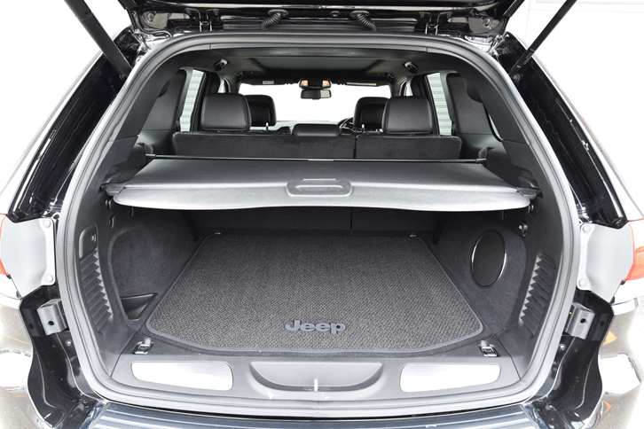 荷室容量は後席を起こした状態で782リッター。前倒しすることで1554リッターまで拡大できる。（写真をクリックすると、シートの倒れる様子が見られます）