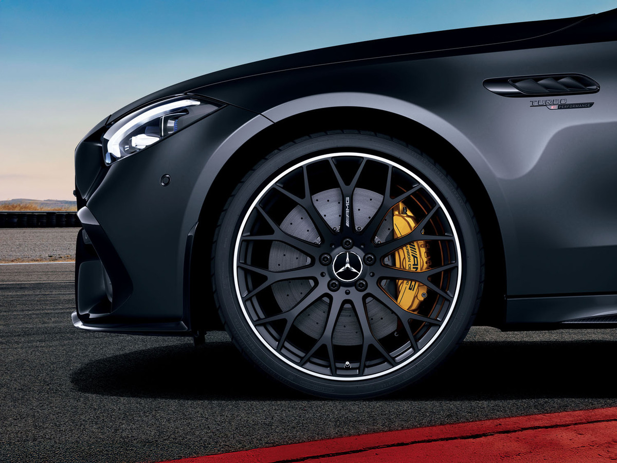 ブラックのドレスアップが決め手の限定車「メルセデスAMG C63 S E 