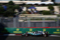 メルセデスのボッタス（写真）は、予選でチームメイトのルイス・ハミルトンに0.434秒ものギャップを築かれ2位となり、力の差を見せつけられた。レースではオープニングラップでキミ・ライコネンと接触、最下位まで落ちたが、セーフティーカーのおかげでラップダウンを解消することに成功。荒れたレースで表彰台まで挽回し、最後はストロールをゴールライン直前でオーバーテイク、2位の座を勝ち取った。（Photo=Mercedes）