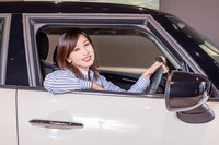 吉田由美
	カーライフ・エッセイスト／自動車評論家（日本自動車ジャーナリスト協会理事）
	短大時代からモデルを始め、国産メーカーのセーフティードライビングのインストラクター経て「カーライフ・エッセイスト」に転身。クルマまわりのエトセトラについて独自の視点で自動車雑誌を中心に、テレビ、ラジオ、web、女性誌など広く活動中。