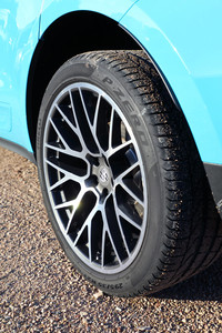 テストした「マカンS」には、オプションの21インチのタイヤ＆ホイールが装着されていた。タイヤの銘柄は「ピレリPゼロ」。