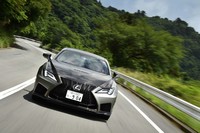 ドイツ・ニュルブルクリンクでも開発テストを実施した「RC F」。そこでのこだわりは「いかに足を動かすか」だったという。