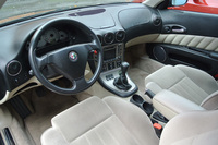 「アルファ166」のインテリア。