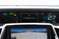 システムがペダルの誤操作を認めると、自動でパワートレインの出力を抑制。同時にアラートでドライバーに警告を発する。