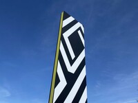 参考までに、ダチアと合わせてルノーの看板も新ロゴに。