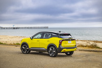 新型「キックス」は、グローバルプラットフォーム「CMF-B」を採用している。全長×全幅×全高＝4366×1800×1630mmと、先代モデルよりもわずかに大型化され、ホイールベースも37mm延長された2657mmとなる。