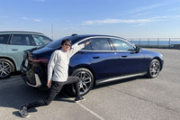 新型「5シリーズ」のCピラーからリアエンドにつながるラインを見て、つい“ジャパン”と呼ばれた5代目「日産スカイライン」を思い出してしまった。