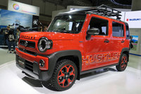 「ハスラー コンセプト」は仕様違いのモデルがブースの各所に展示されていた。