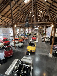 「マツダ・クラシック・オートモビル・ミュージアム・フライ」には、世界中からマツダファンが訪れる。入場料は大人7ユーロで、13歳～17歳が4ユーロ。12歳以下は無料となっている。