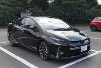 「トヨタ・プリウスPHV GRスポーツ」