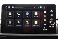 Googleの各種機能・サービスに対応した「Honda CONNECTディスプレイ」。高出力のUSB Type-Cポートやワイヤレスチャージャーも装備される。