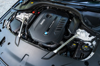 搭載される3リッター直6ターボエンジンは、340psと450Nmを発生。BMWは“ツインパワーターボ”と呼ぶが、装着されるターボチャージャーは1基のみ。