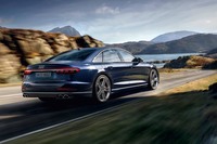新型「アウディS8」発売　高出力のV8エンジンや4輪操舵システムを搭載の画像