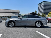 新型「ミライ」は「レクサスLS」や「トヨタ・クラウン」などと同じ「GA-L」プラットフォームを採用。伸びやかなスタイリングの後輪駆動車へと大変身した。