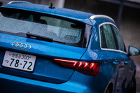 前後ランプを結ぶショルダーラインや、「アウディ・クワトロ」をイメージしたというブリスターフェンダーなどが特徴となる「A3」のエクステリア。