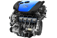 「マツダCX-5」に搭載された2.2リッター直4直噴ディーゼルターボエンジン。後処理に頼るのではなく、燃焼を見直すことでクリーンな排気の追求がなされていた。