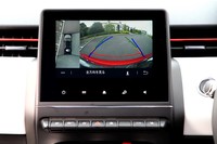 欧州Bセグメント車ではまだ装着例の少ない360°ビューカメラは、「インテンス テックパック」の専用装備となっている。