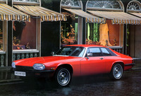 「ジャガーXJ-S」。車名のとおり初代「XJサルーン」がベースで、「XJ12」と共通の5.3リッターV12 SOHCエンジンを搭載。改良や車種追加を経て最終的に1996年までつくられた長寿モデルとなった。