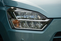 「ミラ イース」の「G“SA III”」「X“SA III”」にはLED式のヘッドランプが標準装備される。