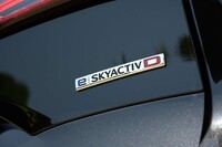 パワーユニットは全3種類で、3.3リッターディーゼルターボエンジンと、同エンジンにマイルドハイブリッド機構を組み合わせたもの、ガソリンエンジンにモーターを組み合わせたプラグインハイブリッドが用意される。