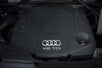 ラインナップの中で最もパワフルな「3.0 TDIクワトロ」の3リッターディーゼルターボエンジン。最高出力286ps。最大トルクは63.2kgmを1500rpmで発生する。