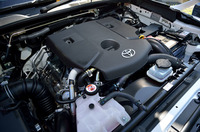 パワーユニットは、2.4リッター直4ディーゼルターボのみ。燃費はJC08モードで11.8km/リッターを記録する。