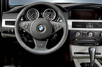 「BMW 5シリーズ」に、お馴染みのパッケージの画像