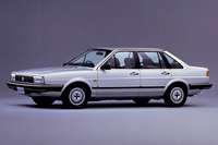 「日産フォルクスワーゲン・サンタナ」（M30型）。これは登場年である1984年の、5気筒エンジンを載せた「2000Xi5」。