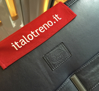 「イタロ号」のシートは、ポルトローナ・フラウ社製。写真中央に見られるように、ロゴマークが刻印されている。