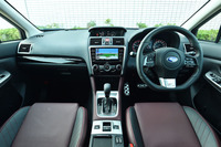 「レヴォーグSTI Sport」のインテリアは、赤いステッチやピアノブラックのパネル類でドレスアップされている。