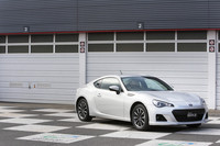 「スバルBRZ」は、富士重工業とトヨタ自動車が共同開発したスポーツカー。デザインはトヨタが、開発と製造は富士重工が担当し、販売は両社それぞれが行う。