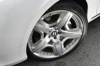 ホイールサイズは20インチが標準。テスト車は、セットオプションに含まれる21インチを装着する。