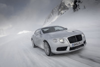 「コンチネンタルGT V8」でスノーロードを行く。