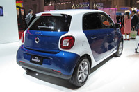 新型「フォーフォー」のリアビュー。