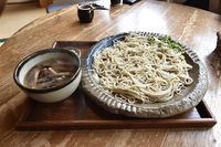 そば工房篠は地元のそば粉を使用する。