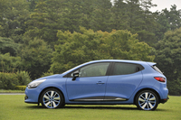 有機的な曲面で躍動感が表現される、4代目「ルーテシア」。ルノーによれば、デザインのキーワードは、「シンプル」「官能的」そして「温かみ」。
    