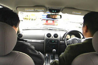 
	webCGコンテンツエディターのアオキ（左）と、自動車テクノロジーライターの松本英雄氏
	 